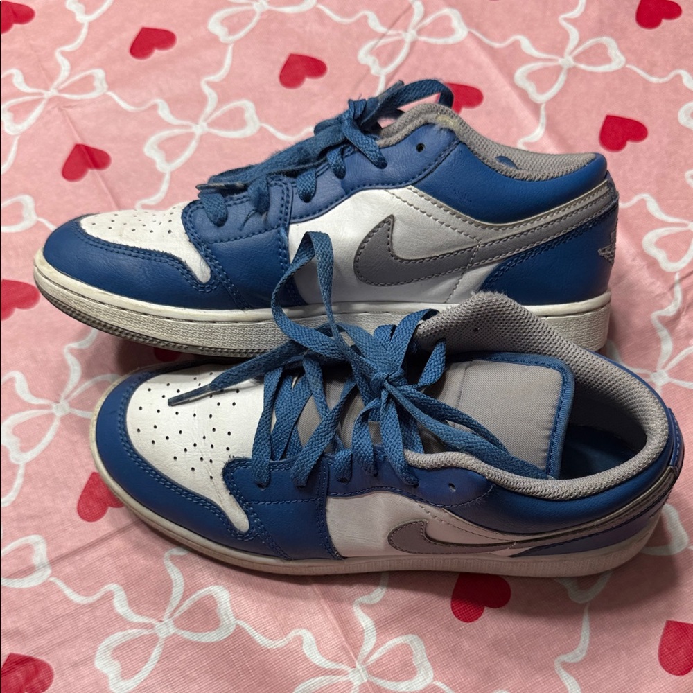 Jordan Low 1 Nike Kids Sneakers in Blue and White 5.5Y